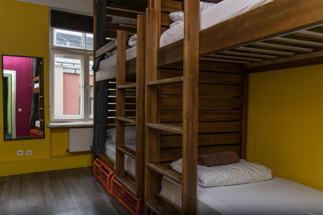 Naughty Squirrel Backpackers Hostel Riga Exterior photo