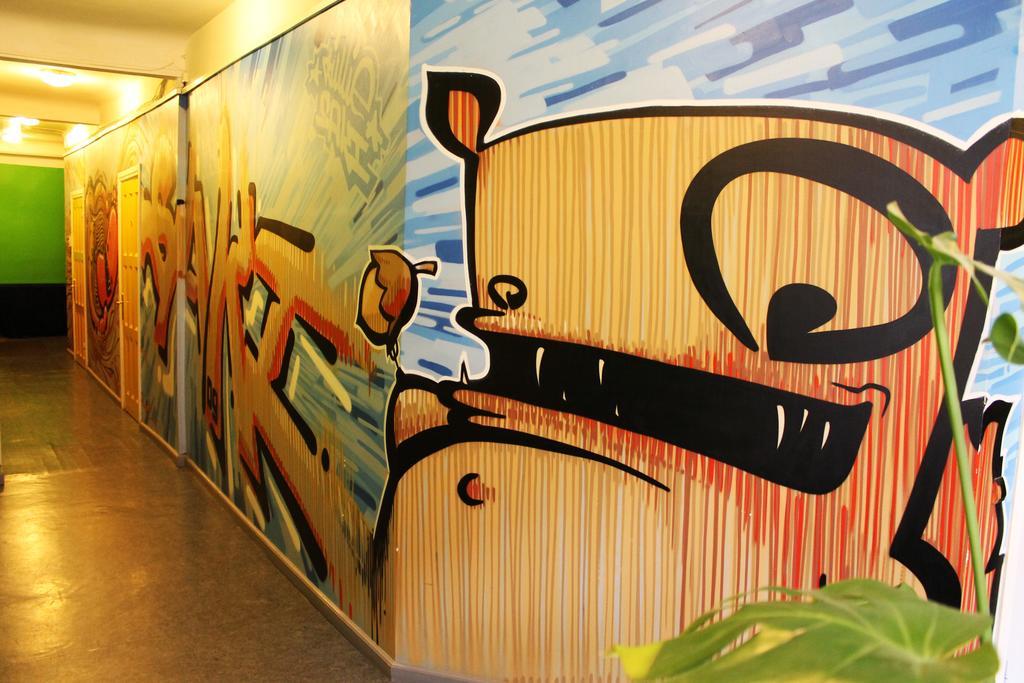 Naughty Squirrel Backpackers Hostel Riga Exterior photo