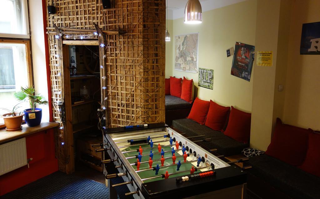 Naughty Squirrel Backpackers Hostel Riga Exterior photo