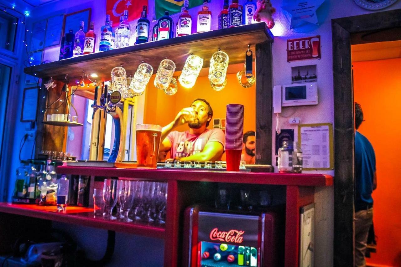 Naughty Squirrel Backpackers Hostel Riga Exterior photo